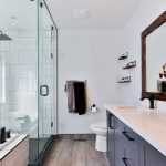 Niezbędne elementy przytulnej łazienki których potrzebujesz, aby stworzyć wygodne, relaksujące otoczenie